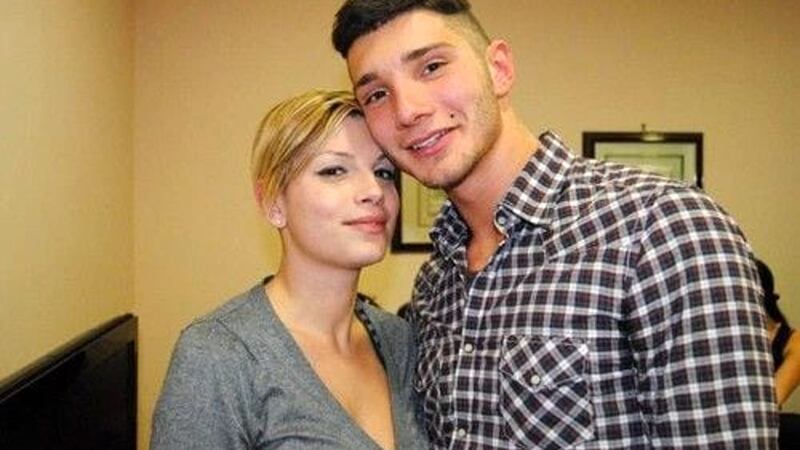 Amici, i gossip, l'addio per Belen: la storia d'amore tra Emma Marrone e Stefano De Martino