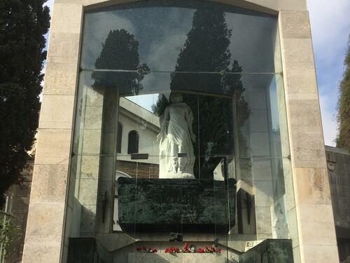 I "nostalgici" restaurano la tomba della Petacci