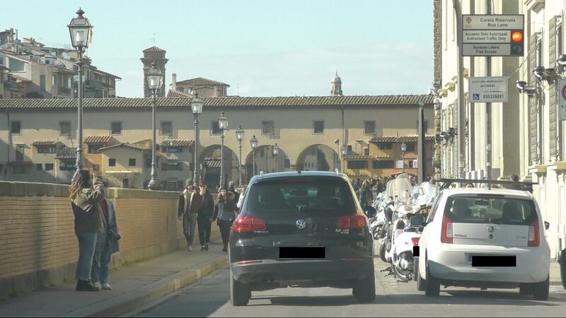 L'auto di Agnese Renzi tra ztl e parcheggi gratuiti 3