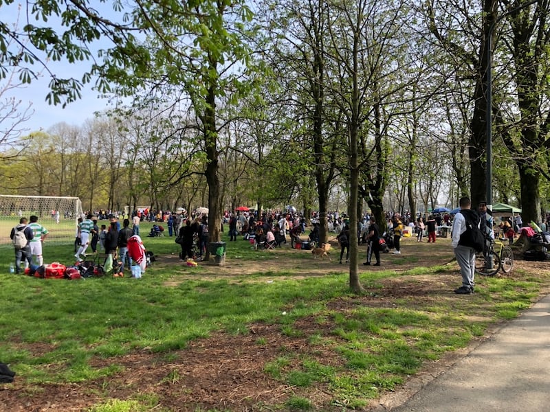 Gli abusivi al Parco Lambro ora fanno servizio al tavolo 1