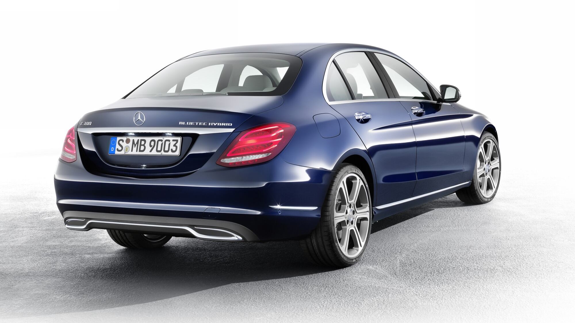 Berlina media? Mercedes C 2014 è quasi un'ammiraglia
