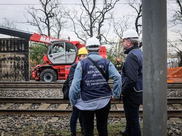 Milano, il crollo di una lastra uccide due operai 3