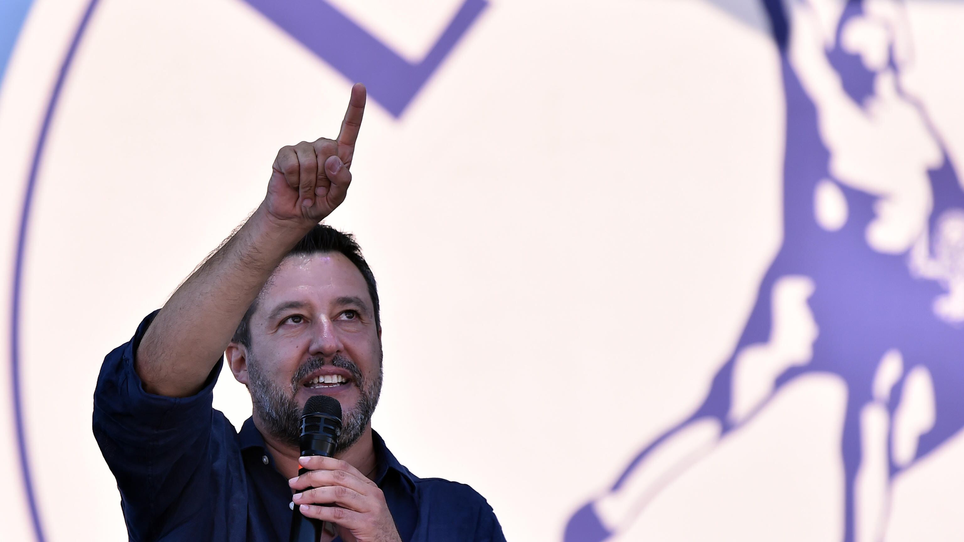 "Migranti? Ne ho le p... piene". E Salvini chiede il confronto a Letta