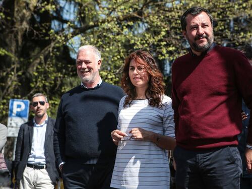 Toscana, il centrodestra spera. E i dem scappano dal duello