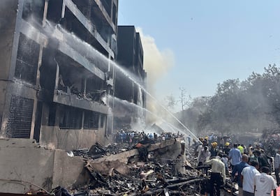 India, le foto del luogo dello schianto del Boeing 787 1
