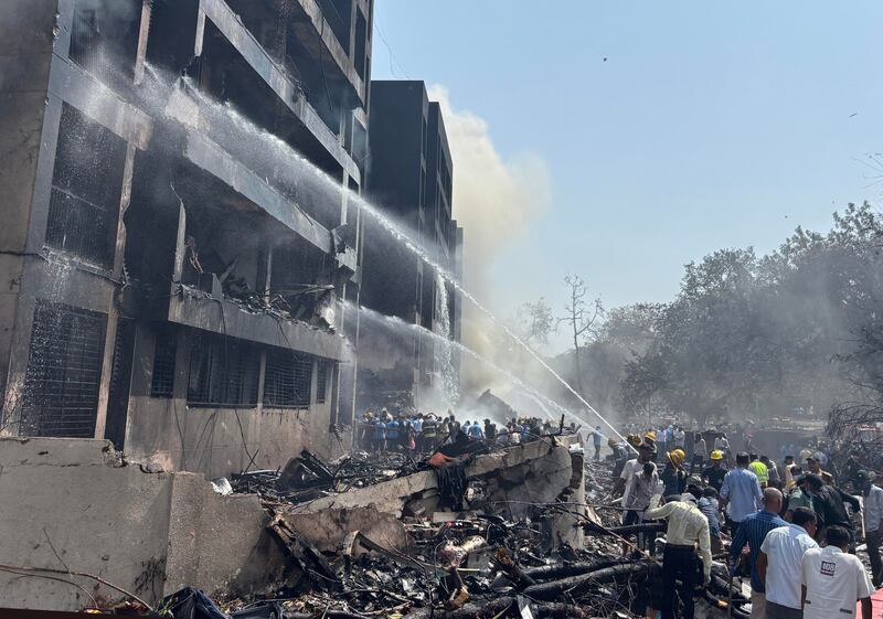 India, le foto del luogo dello schianto del Boeing 787 1