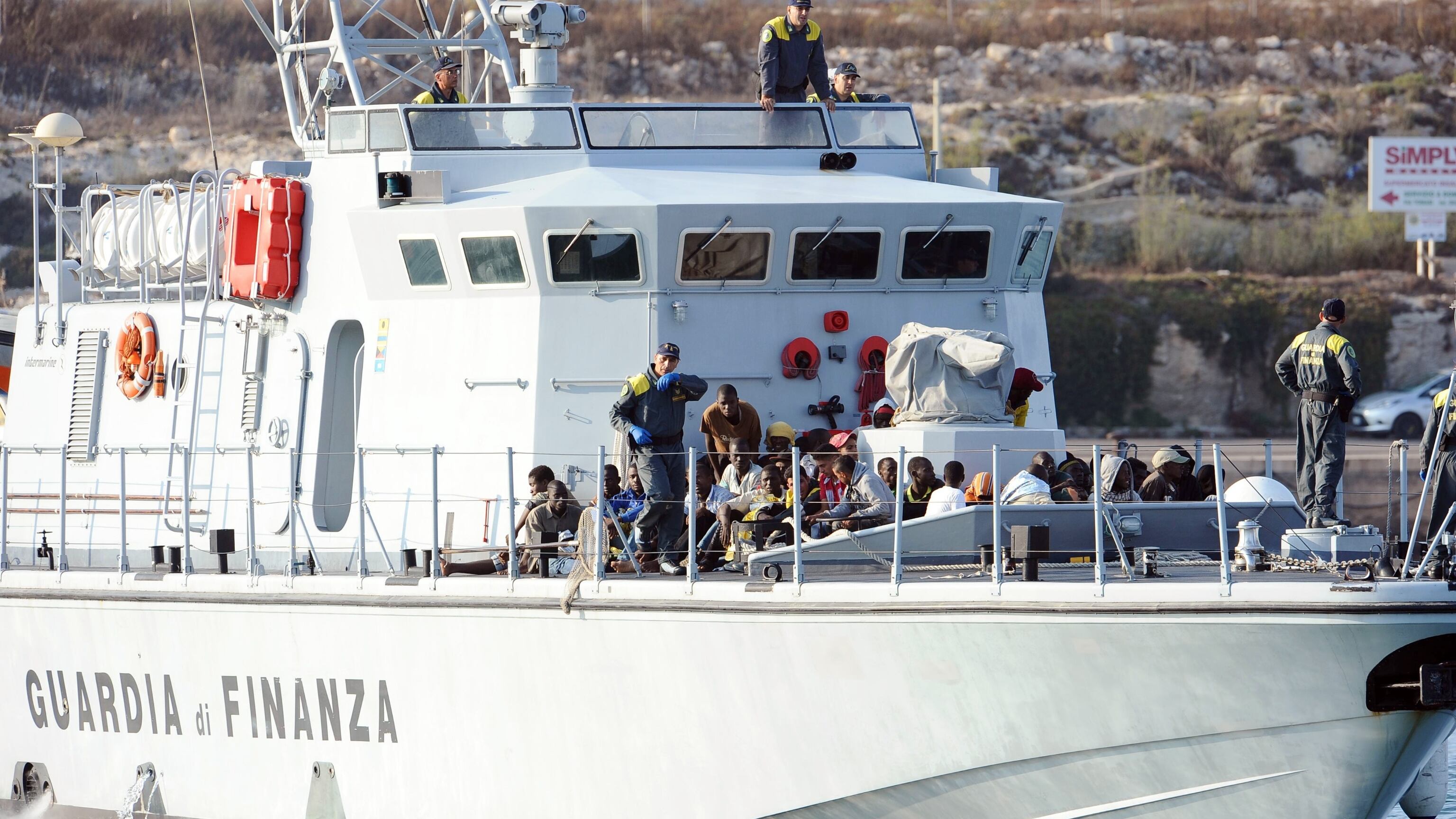 Lampedusa, nel giorno del Papa sbarcano altri 166 clandestini Il sindaco: "Per noi è normale"