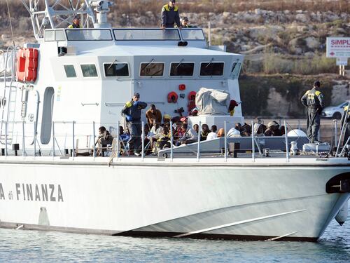 Lampedusa, nel giorno del Papa sbarcano altri 166 clandestini Il sindaco: "Per noi è normale"