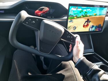 Tesla Model X Plaid, un’astronave da oltre 1.000 CV: guarda le foto 24