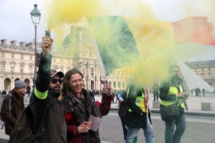 Parigi: nuove proteste in piazza per i Gilet Gialli  2