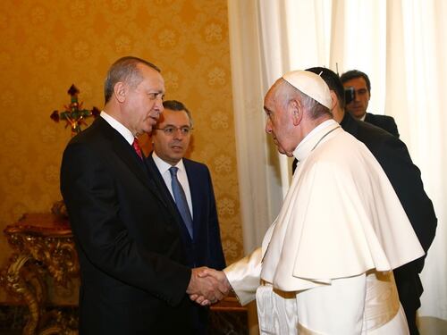 Erdogan a Roma tra le proteste vede il Papa e le autorità
