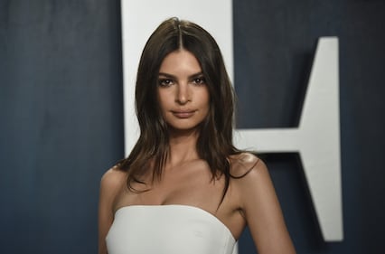 Emily Ratajkowski sexy al mare  4