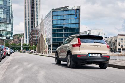 Volvo EX40, primo contatto: guarda la gallery 14
