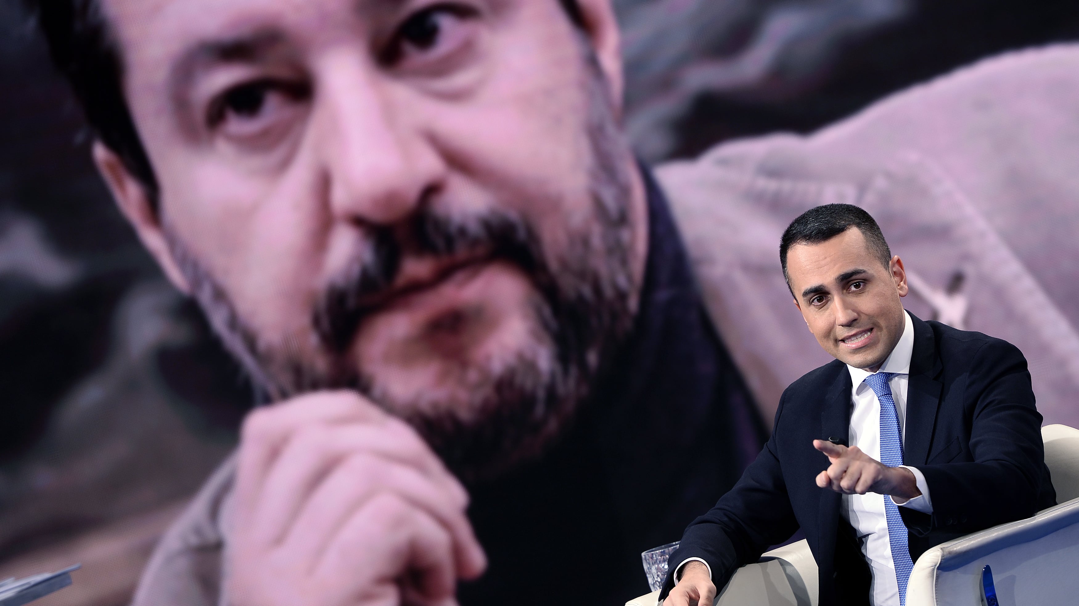 Dal "ci capiamo" a "è un falso": le giravolte di Di Maio su Salvini