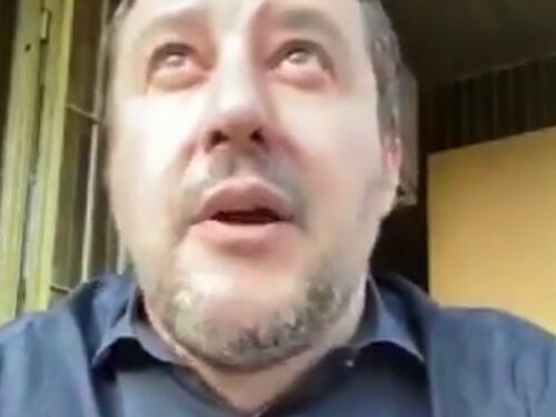 Salvini interrotto in diretta dall'hater. E il leader della Lega lo zittisce