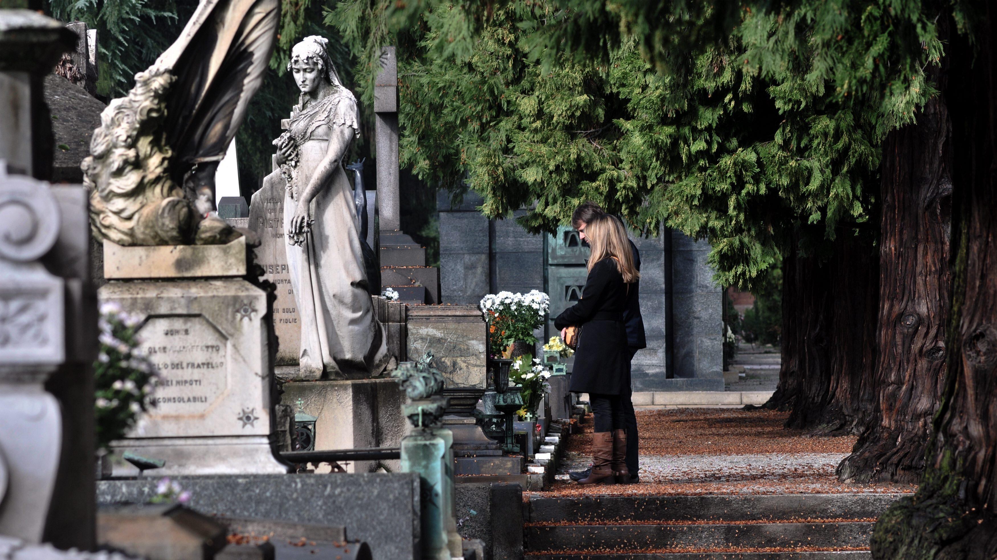 Comune senza soldi: si dovrà pagare per visitare i cimiteri