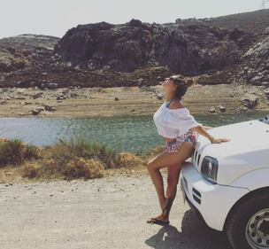 Kelly Brook nella vasca, lato B in evidenza 10