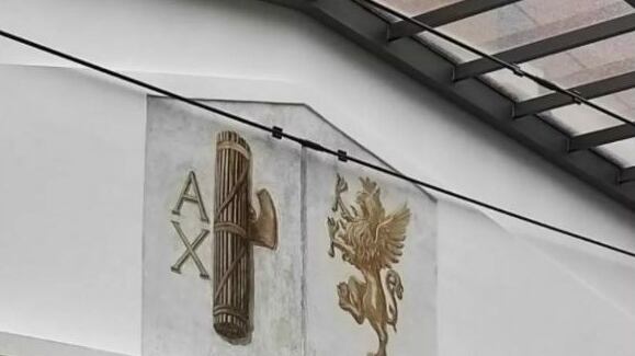 "Togliete i fasci", "Talebani"": bufera sul mercato di Perugia