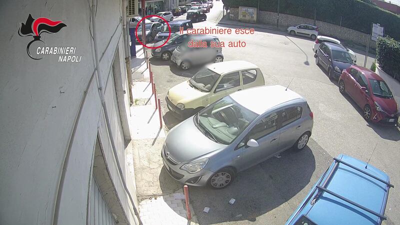 La rapina sventata ad Afragola dal carabiniere: la sequenza 3