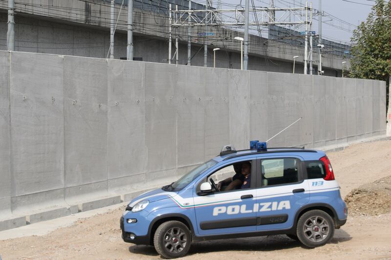 Il muro anti droga a Rogoredo 2
