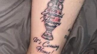 Il tifoso inglese col tatuaggio della coppa: "Ai rigori..."