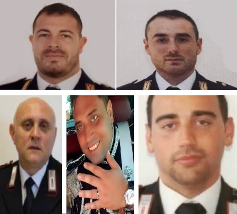 Uomini delle forze dell'ordine uccisi