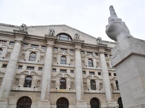 La Bce affonda Piazza Affari (-5%). E lo spread si infiamma a 234