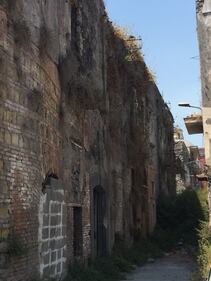 Nel centro di Torre Annunziata, "Pompei moderna" fatta di ruderi abitati 4