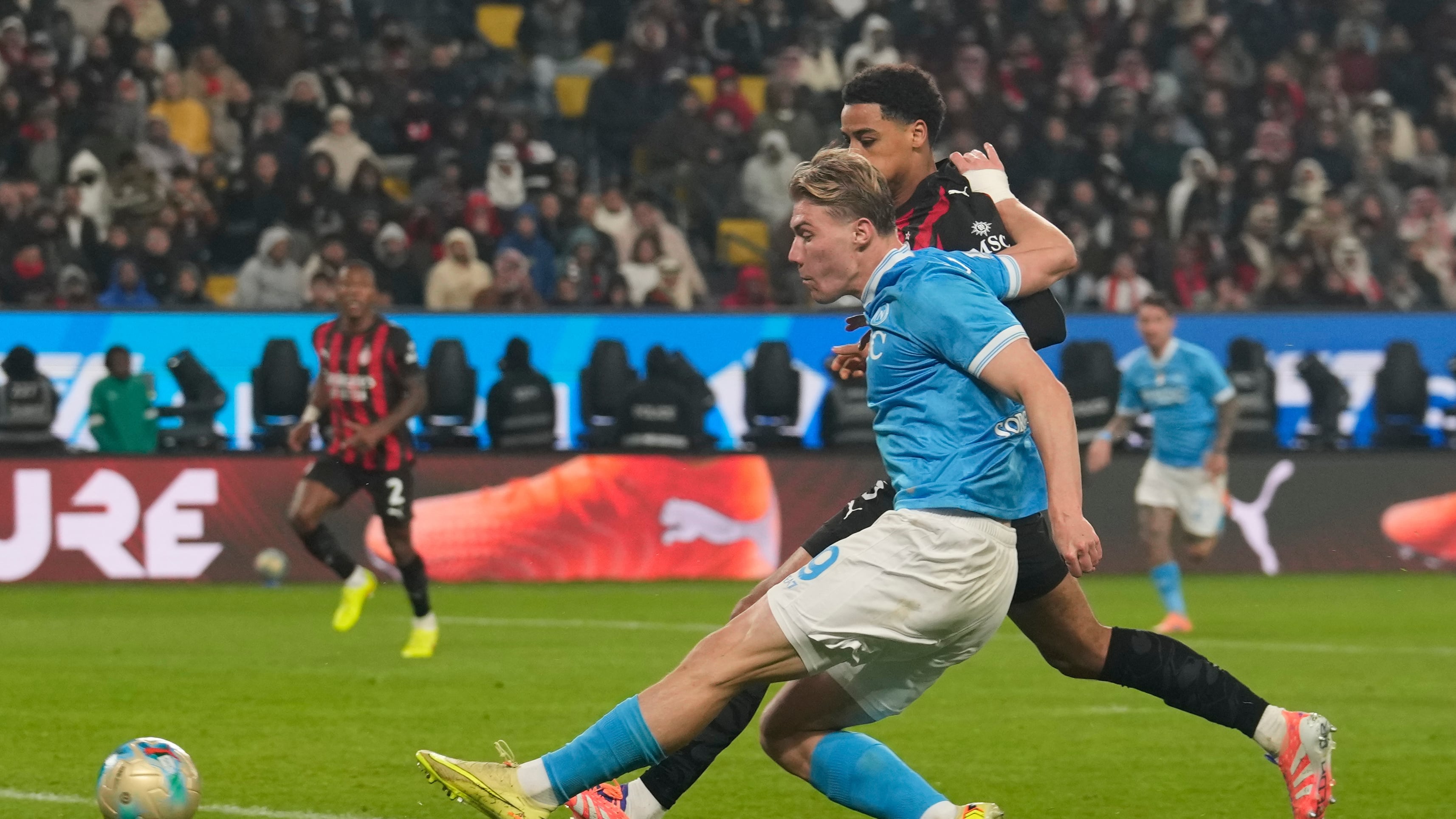 Milan-Como, effetto boomerang. Se l'arbitro straniero decide la A