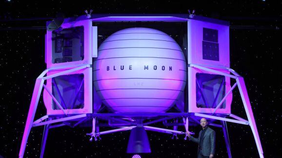 Jeff Bezos: “Entro il 2024 andremo sulla Luna”
