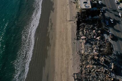Le impressionanti immagini dall'alto della devastazione di Los Angeles 12
