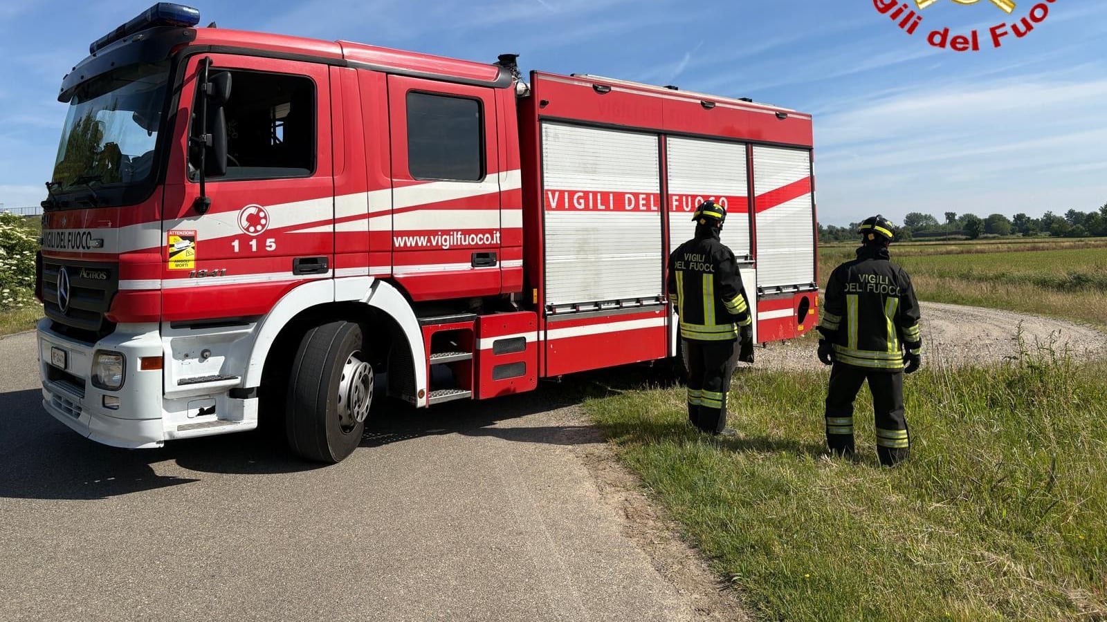 Perdono il controllo dello scooter e finiscono in un burrone: morti due venticinquenni