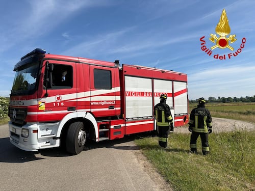 Perdono il controllo dello scooter e finiscono in un burrone: morti due venticinquenni