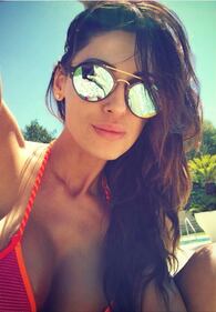 Anna Tatangelo hot in bikini 6