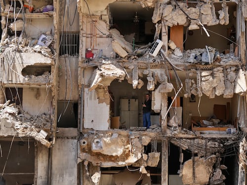 Israele colpisce ancora Beirut. Uccisa la "mente" dei missili