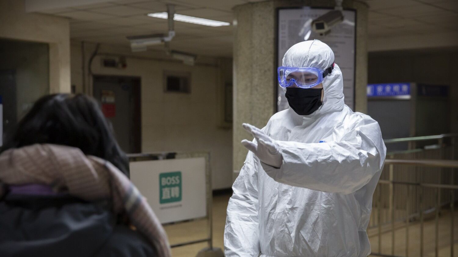 Coronavirus, gli esperti cinesi: "Picco di contagi tra dieci giorni"