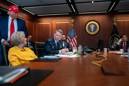 Trump e i suoi nella situation room per l'attacco all'Iran 6