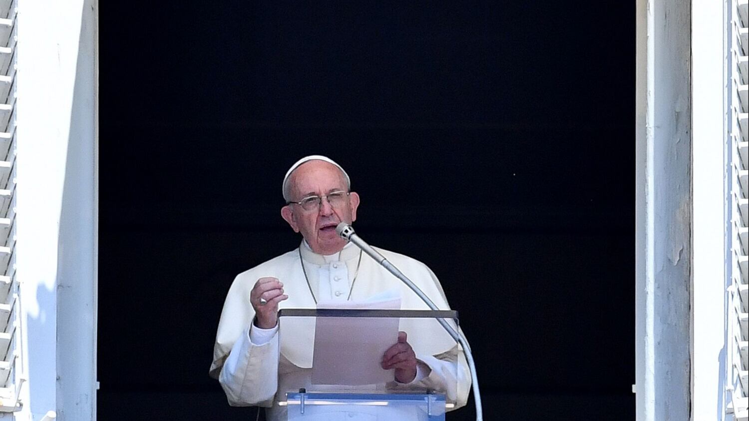Il Papa insiste sull'accoglienza: ecco la Messa per i migranti