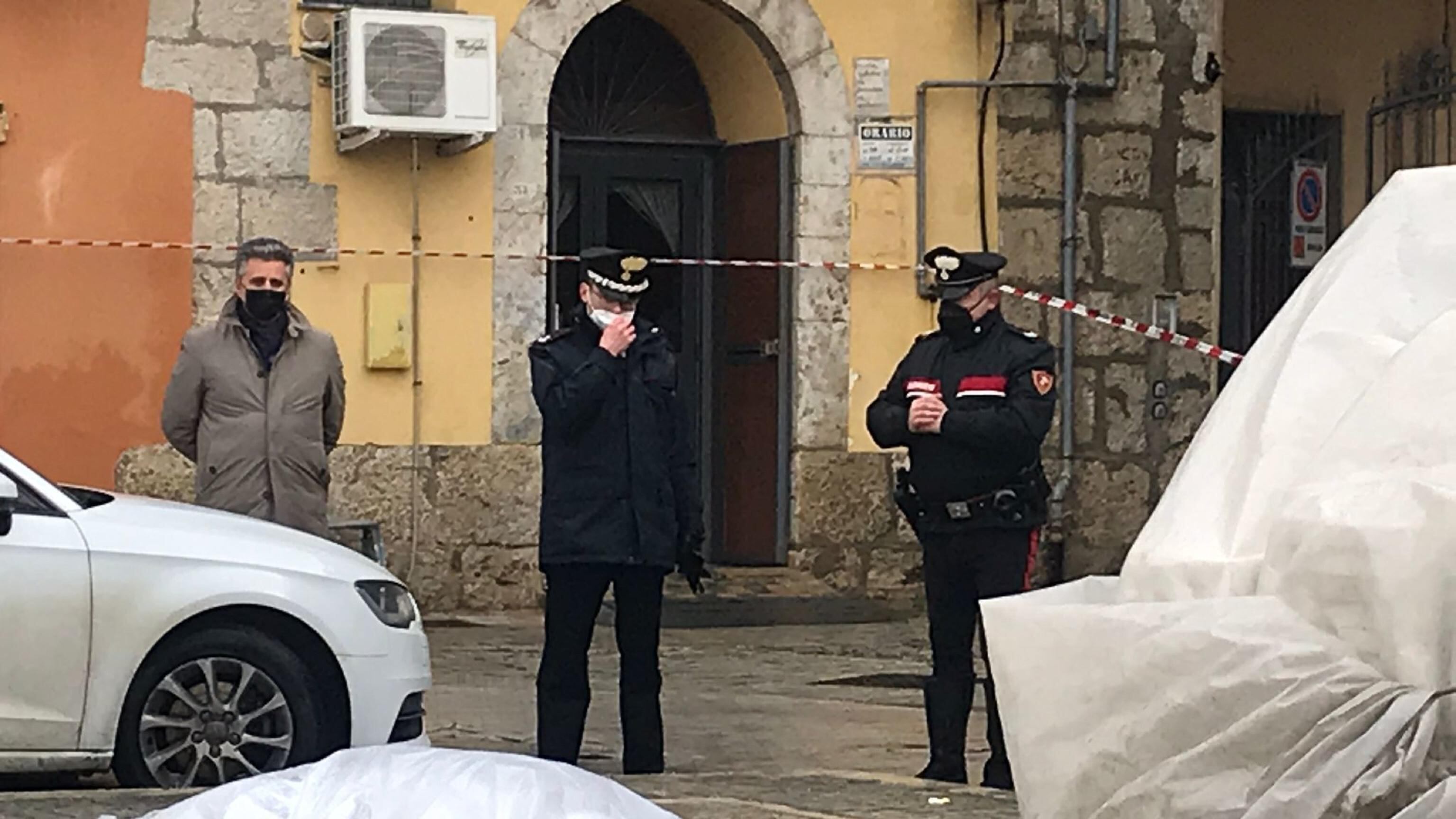 Spara in piazza e uccide il figlio: arrestato un poliziotto