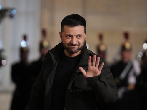 Donald avvisa Europa e Kiev. "Meno aiuti per l'Ucraina e soldi alla Nato o usciamo"