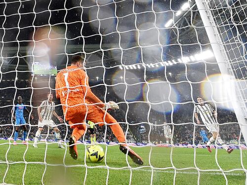 Penalizzazioni, insulti e comizi: meravigliosa e "falsa" serie A
