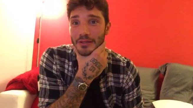 De Martino e le foto che fanno ingelosire Belen
