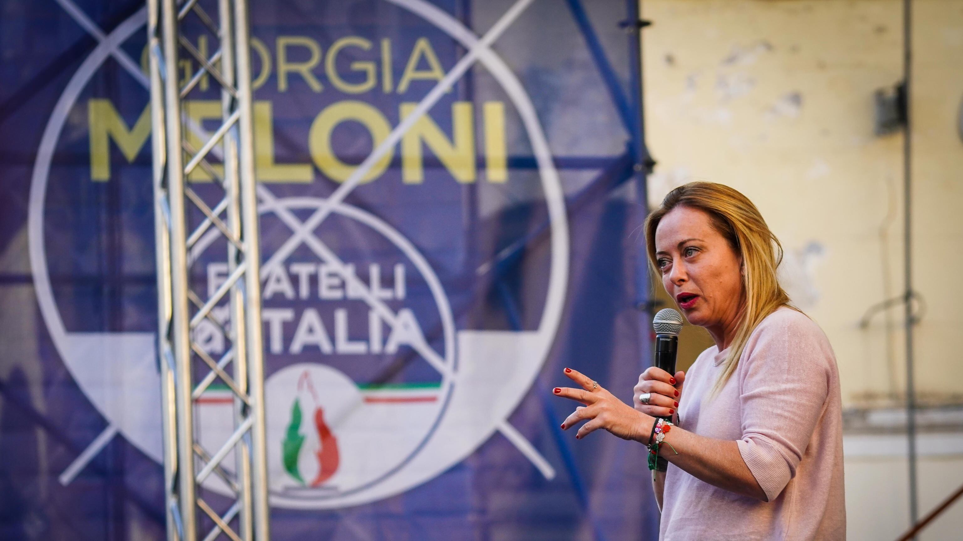 Meloni: "Il loro modello è Ceausescu". Salvini: diranno Bella ciao alla poltrona