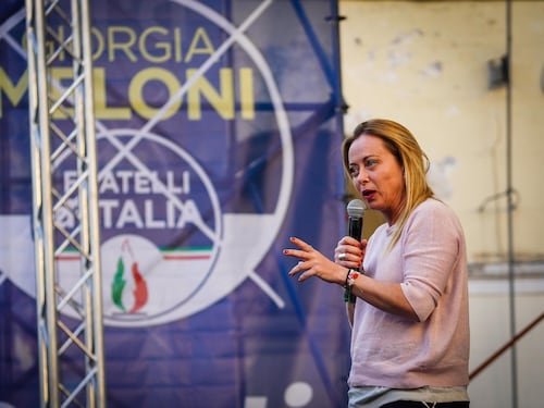 Meloni: "Il loro modello è Ceausescu". Salvini: diranno Bella ciao alla poltrona