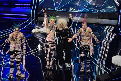 Sanremo 2024: ecco il look della quarta serata del Festival dei La Sad 4