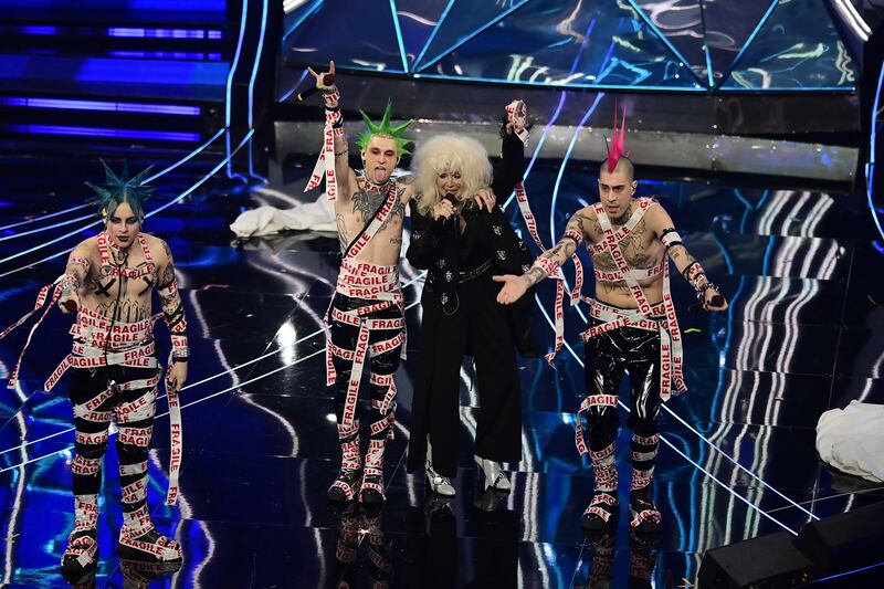 Sanremo 2024: ecco il look della quarta serata del Festival dei La Sad 4