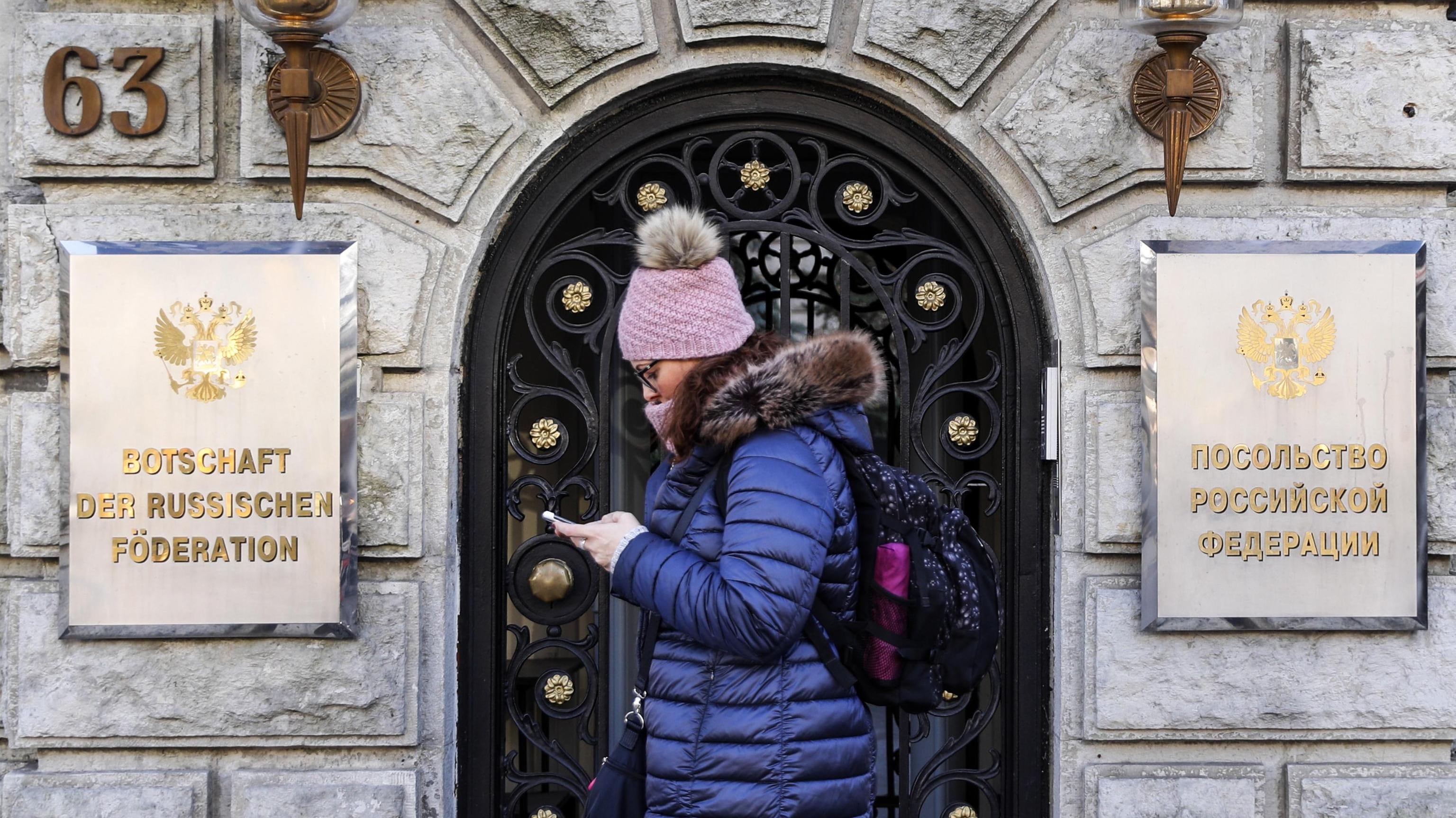 "Centinaia di tedeschi devono lasciare la Russia". Alta tensione Berlino-Mosca