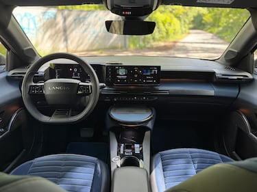 Lancia Ypsilon MHEV: guarda la gallery della nuova citycar premium italiana 17