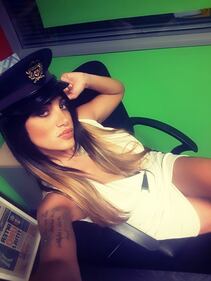 Marika Fruscio hot con la scollatura a cuore 31