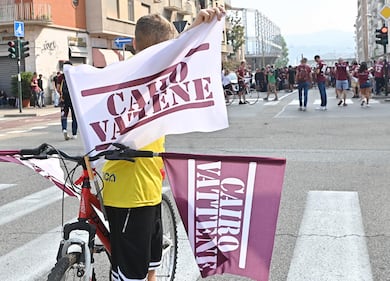 "Cairo vattene", la protesta dei tifosi del Torino: le immagini 4